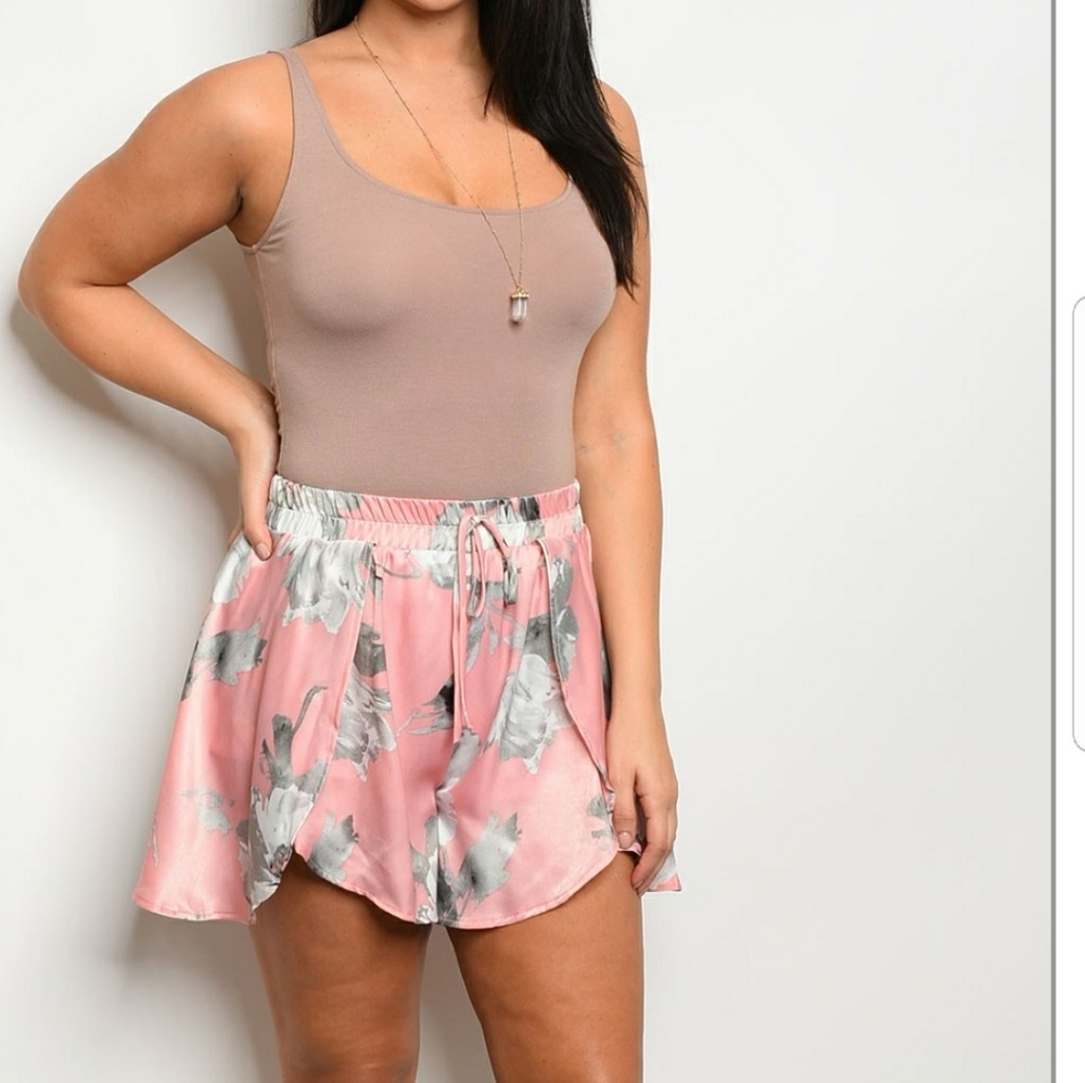 Plus size Pink gray plus size shorts
